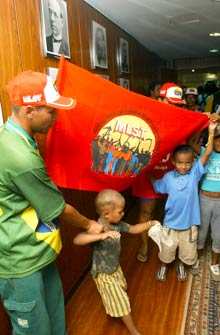 MLST ocupa Ministério da Fazenda